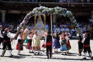 Bailes tradicionales en honor a la Virgen en La Alberca (Salamanca). ABC