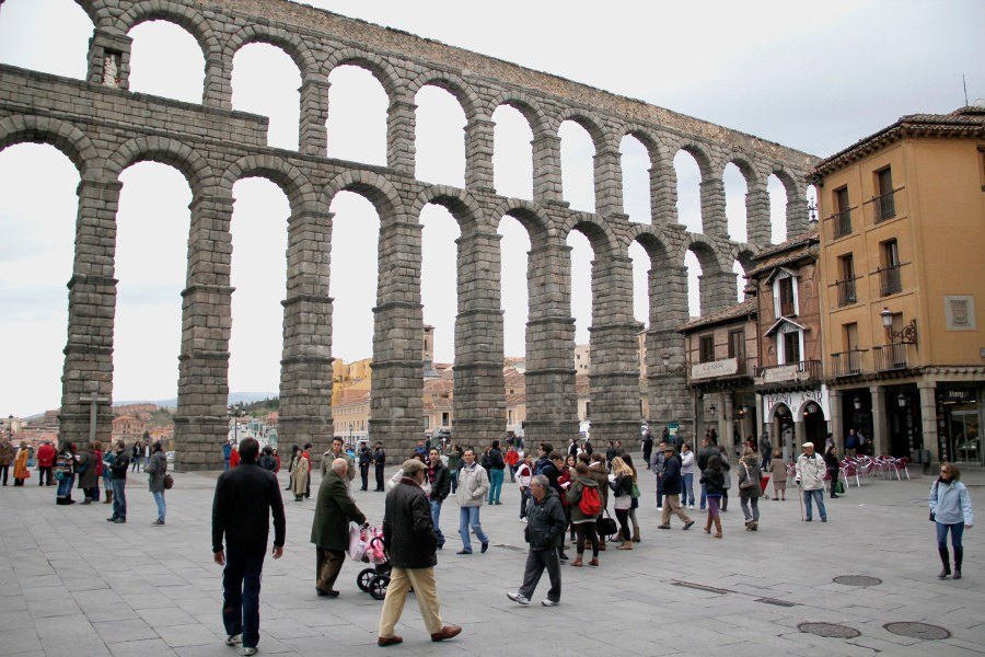 El Acueducto de Segovia desde la plaza del Azoguejo