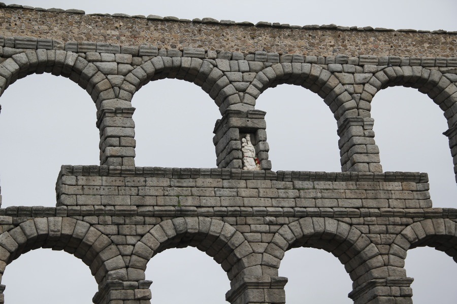 Lugar en el que estaba la inscripción con la fecha de construcción del acueducto